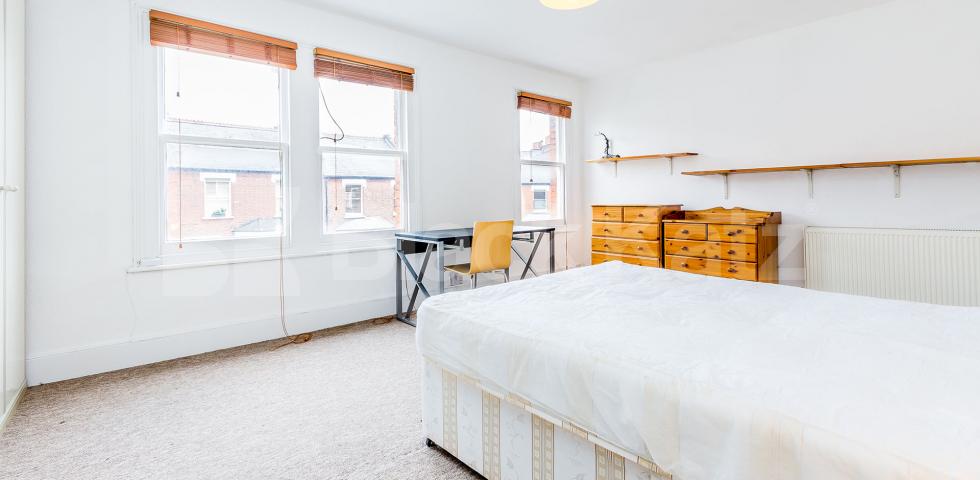 			MINUTES TO HAMPSTEAD HEATH!, 2 Bedroom, 1 bath, 1 reception Flat			 Mackeson Road, Belsize Park